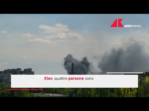 Ucraina, vasto attacco russo: raid con droni su Kiev