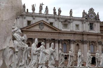 Vaticano apre ai trans: sì al battesimo. Ok a gay padrini e testimoni di nozze 1 Vaticano apre ai trans si al battesimo. Ok a gay padrini e testimoni di nozze