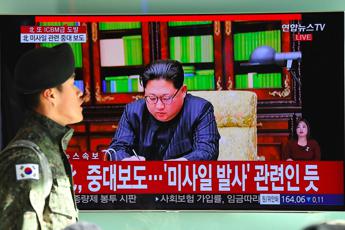 Nordcorea spara 200 colpi artiglieria, Seul evacua due isole