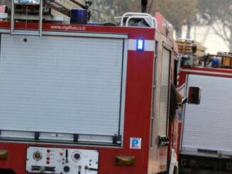 Roma vasto incendio di sterpaglie ad Anguillara fuoco minaccia le abitazioni