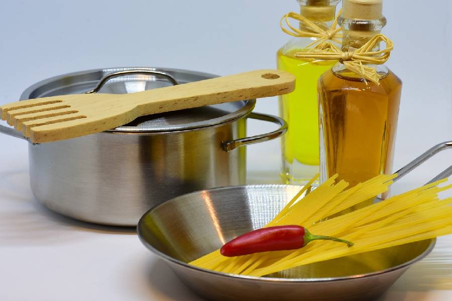 La cucina mediterranea, pregi e virtù 1 dieta e cucina mediterranea, spaghetti olio extravergine di oliva,