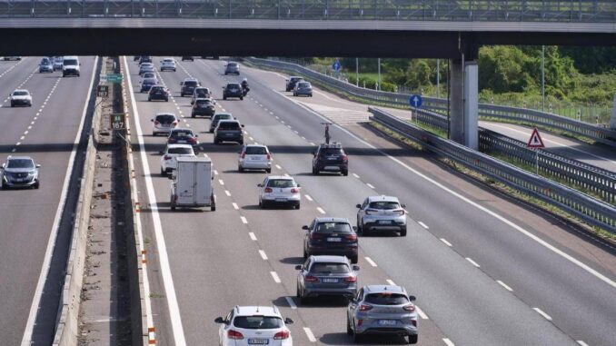 Prime partenze per le vacanze, traffico in aumento per ultimo fine settimana di giugno