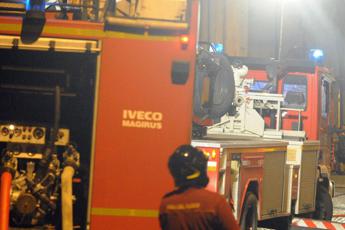 Incendio in casa, muore bambino a Campobasso: gravi la mamma e due fratelli