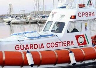 Naufragio migranti 10 superstiti e 6 cadaveri portati a Lampedusa