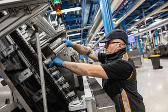 Produzione industriale Italia in calo, Istat: a novembre giù dell’1,5%