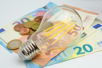 Bollette luce, ok a nuove norme su mercato tutelato 5 Bollette luce ok a nuove norme su mercato tutelato