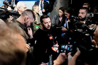 Consiglio Ue, Zelensky ai leader europei: “Non è il momento delle mezze misure”