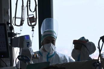 Covid, con il caldo aumenta rischio per il cuore: cosa fare