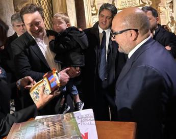 Elon Musk a sorpresa col figlio alla Galleria Borghese accolto da Sangiuliano – Foto/Video