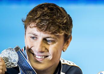 Europei di nuoto vasca corta, Martinenghi argento nei 100 rana: vince Kamminga