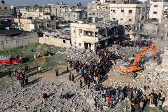 Israele-Hamas, slitta ancora voto Onu per la tregua. Tel Aviv: operazione si estenderà. Oggi Haniyeh al Cairo