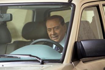 La Russa vende la Uaz Patriot di Berlusconi: la comprò dopo aver perso scommessa con Putin