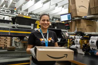 Lavoro oltre 18.000 posti creati da Amazon in Italia e il Piemonte