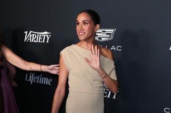 Meghan con il braccialetto di Carlo, messaggio di pace al re?