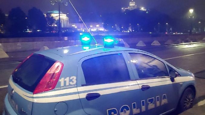 poliziatorino-1 Controlli nottuni polizia di stato torino