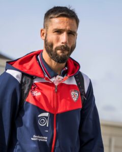 Album Panini 2023-2024 3 LEONARDO PAVOLETTI - foto dal profilo Ufficiale del Cagliari Calcio