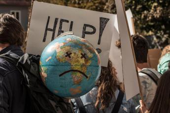 Cambiamento climatico, giovani preoccupati ma non agiscono di conseguenza