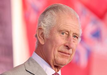 Carlo III e le finestre aperte anche in inverno, Buckingham Palace ‘in rivolta’