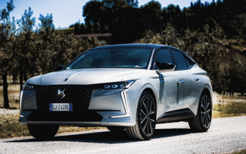DS 4 eleva l’esperienza di guida a un livello superiore