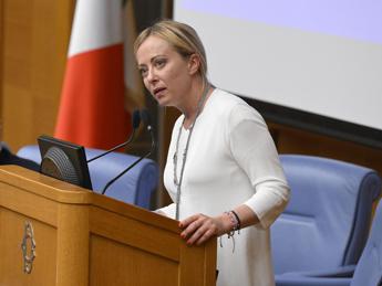 Giorgia Meloni, attesa per la conferenza stampa – Diretta