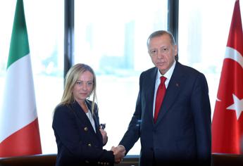 Italia-Turchia, Meloni a cena da Erdogan: focus su migranti, crisi Medio Oriente e Ucraina