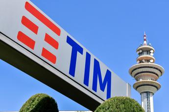 Tim, governo autorizza la vendita della rete a Kkr