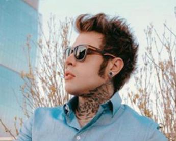 Ferragnez, l’edicolante del quartiere CityLife: “Fedez? Non lo vedo da tre settimane”
