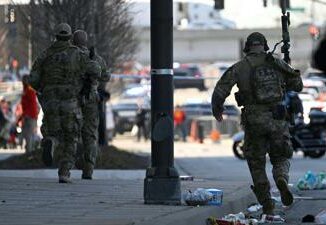 Kansas City, spari a parata Super Bowl: 3 arresti. Vittima era Dj 3 Kansas City spari a parata Super Bowl 3 arresti. Vittima era Dj