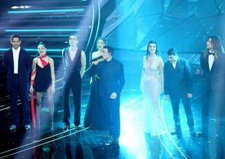 Sanremo 2024, Elena Cecchettin critica 'frasi sull'amore' lette da attori Mare Fuori 2 Sanremo 2024 Elena Cecchettin critica frasi sullamore lette da attori Mare Fuori