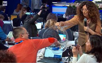 Sanremo, Teresa Mannino show in conferenza stampa. Venerdì la protesta dei trattori