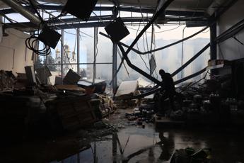 Ucraina bombarda Donetsk, Russia: “Uccisi 3 bimbi”. Colpita Belgorod