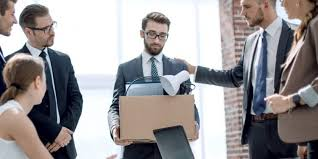 Il trattamento tra lavoratori in relazione al divieto di licenziamento per cause di vincoli matrimoniali