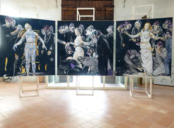 Carpi, danneggiata tela mostra Gratia Plena: aggredito l’artista Andrea Saltini