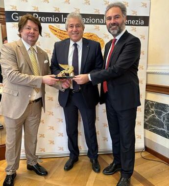 Leone d’Oro ad Antonio Giordano, lo scienziato della Terra dei fuochi