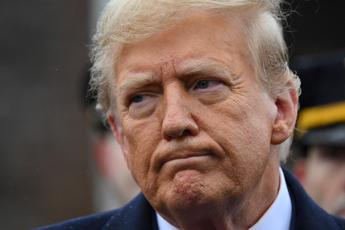 Trump condivide sui social l’immagine di Biden legato e imbavagliato: è polemica