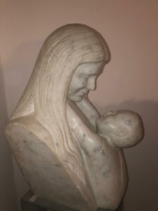 Felice Tagliaferri: bisogna per forza vedere, per scolpire? 2 Scultura Madre e figlio
