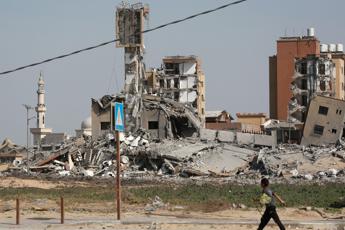 Raid Israele a Gaza, uccisi operatori umanitari. Usa: “Indagine rapida”