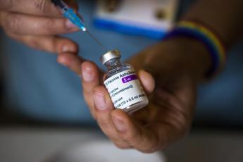 Covid, AstraZeneca ritira autorizzazione vaccino in Ue: ecco perché