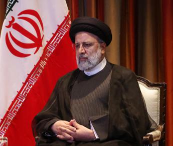 Raisi, trovato elicottero. Media Iran: “Nessun segno di vita”