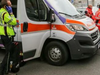Camion perde ruota in autostrada, auto colpita: muore una donna 3 Camion perde ruota in autostrada auto colpita muore una donna