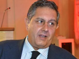 Europee, Toti vota ad Ameglia accompagnato dalla Finanza 4 Europee Toti vota ad Ameglia accompagnato dalla Finanza