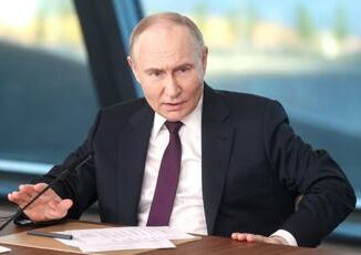 Ucraina la strategia di Putin mongolfiere con reti per fermare i droni di Kiev Video