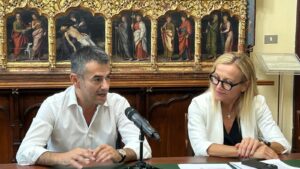 "Cagliari città limpia": Un intervento Straordinario per Pulire Strade e Marciapiedi 1 Intervento del Sindaco Massimo Zedda e dellAssessora Luisa Giua Marassifoto Fabrizio Viola