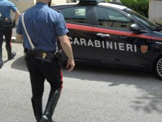 Ponza, 16enne va a buttare la spazzatura: "Un uomo mi ha spinta in casa e mi ha violentata" 4 Ponza 16enne va a buttare la spazzatura Un uomo mi ha spinta in casa e mi ha violentata