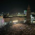 Successo straordinario per il concerto di Mr. Rain a Carbonia: migliaia in Piazza Roma
