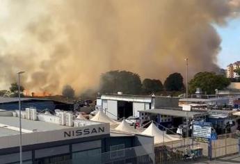 Roma, vasto incendio a Cinecittà est: quattro operatori ustionati gravi