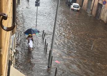 Bomba d’acqua a Roma, pioggia e vento forte: strade allagate – Foto