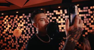 Fedez, un rap contro Tony Effe: "Infame, scrivevi a mia moglie mentre mi abbracciavi" 1 Fedez un rap contro Tony Effe Infame scrivevi a mia moglie mentre mi abbracciavi