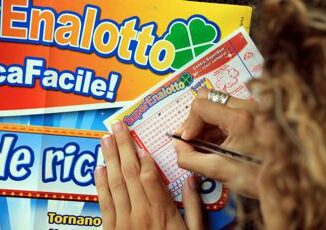 Superenalotto, numeri combinazione vincente oggi 21 novembre 3 Superenalotto numeri combinazione vincente oggi 21 novembre