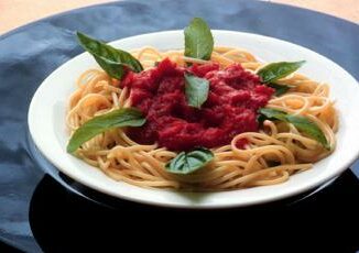Cibo e intossicazioni cosa si rischia dai funghi alle conserve fatte in casa